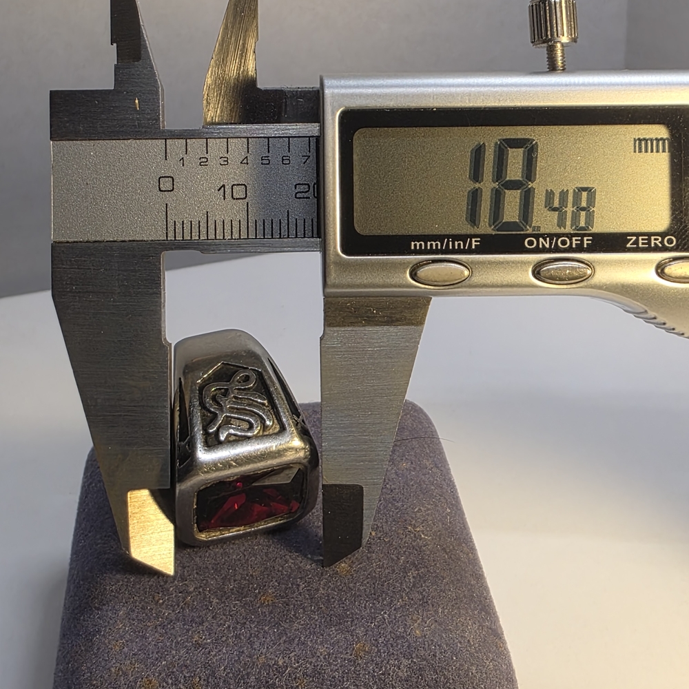 Source Unknown Silver Ring With Deep Red Gemstone - image 6